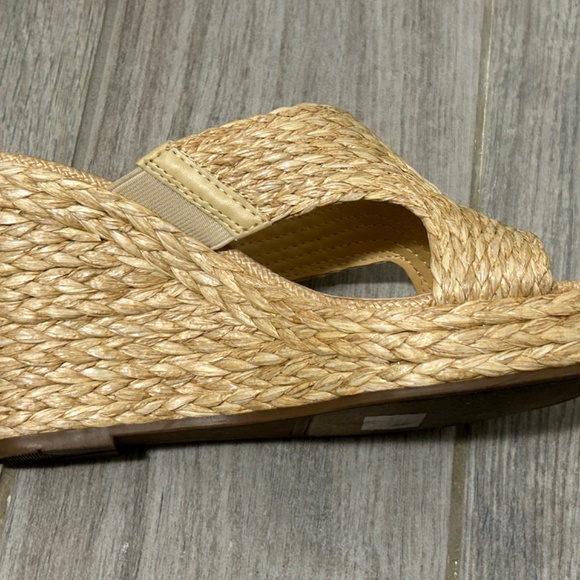 LIKE NEW! Women's Marc Fisher Straw Wedge - 6.5 - Picture 8 of 10